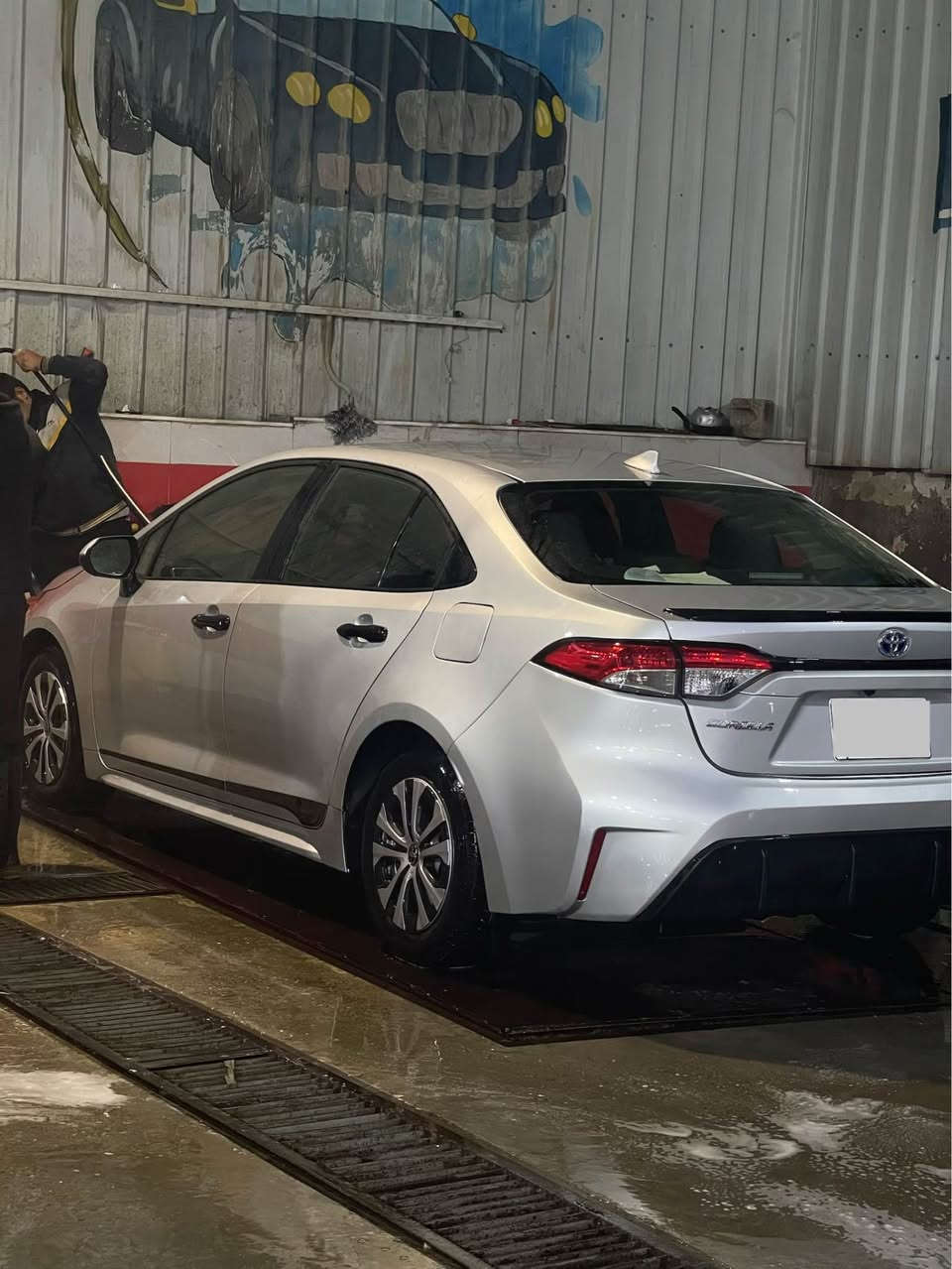 كورولا هايبرد 2022 رصاصي (سلفر)
رقم بغداد
وارد امريكي 
محرك 1800
نقطه عمياء 
بصمه
قياده ذاتيه 
رادار امامي وخلفي
مثبت سرعه 
ماشيه 25 الف 
ترحيب ذكي
شاشه بالدشبول
صور الحادث بالصور 
السياره منفيس بسمي  
￼*********** بغداد, العراق
