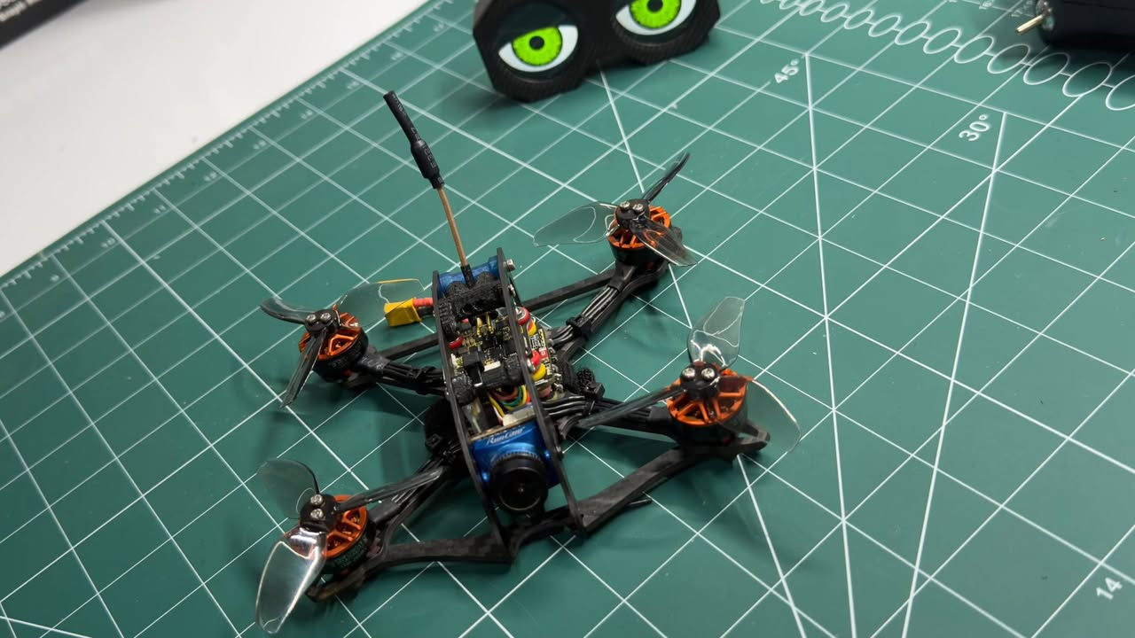 FPV 2.5”
FC   SPEEDYBEE F4 MINI 
ESC   3S - 6S       BLS 50A 
محركات YSIDO  1505 - 2650KV
VTX    SpeedyBee TX800mw
ELRS 2.4GHz Receiver
كامرة RunCam Analog FPV Camera
راديو من شركة BETAFPV ELRS2.4
نظارة Redpawz VR-D1 FPV Goggles


**إذا كنت صاحب هذا الإعلان وتريد حذفه لأي سبب، رجاءا أرسل رسالة إلى الدعم الفني**