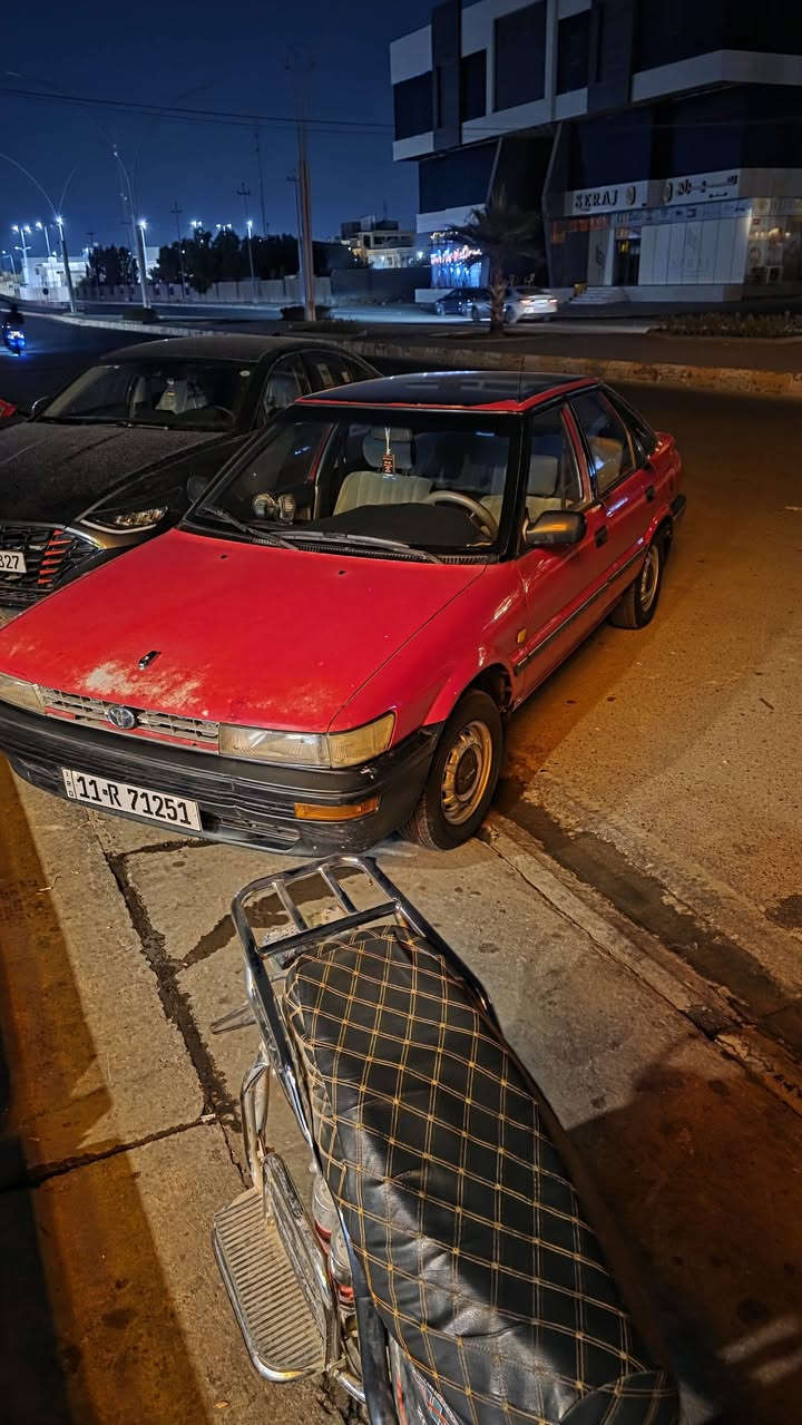 كورلا ٩٠ يسرى بلاد
مكفوله من الضربه 
القماره مغلفه اثر الجراد لان السياره ٩٠ وبدون اي صبغ
كير و جام عادي
سنتر لك دبل سويج 
لايت زنون الناصي شمسي العالي ابيض
صدر وتايرات جديد
محرك كير كلج مكفولات
مسجل اوكس بلوتوث
سياره بدون اي نقص 
سعرها ٥٢
للاستفسار ***********
مكان السياره الفلوجه
