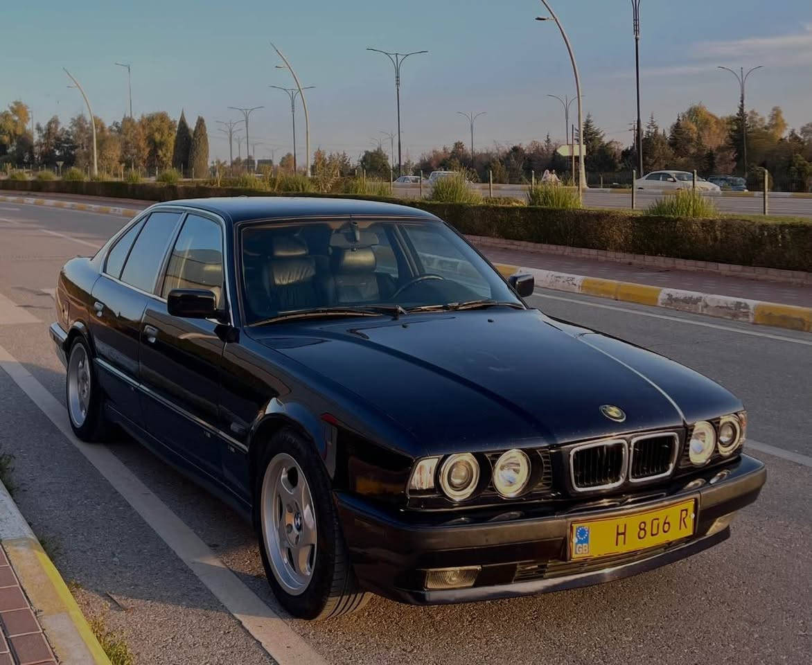 BMW E525i. 1995                                                  دەبڵ دیجیتاڵی گێڕ تۆماتیک  مەکینە نەکراوەتەوە ٢٥٠           هەزار ڕۆشتوە بێ بۆیاخ تەنیا دوپەڵە قەڵەم کاری هەیە تەبریدە لەگەڵ سەیچ سەیارەکە ماڵی دۆستە بێمەسرەفە سەیارەکە ئەوروپیە مەنەفێستی لەگەڵەو کۆدیشی بۆکراوە نرخ ٦٥ گەڵاو مەعامەلە بۆزانیاری زیاتر تەلەفون بۆ ئەم ڕەقەمانە بکە                                                                     ***********                                                         *********** السليمانية, العراق
