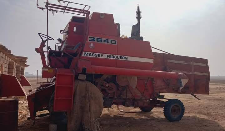 السلام عليكم
حاصوده للبيع موديل 89
السعر 10 وبيه مجال المكان صلاح الدين الشرقاط اتصل على الرقم ***********
