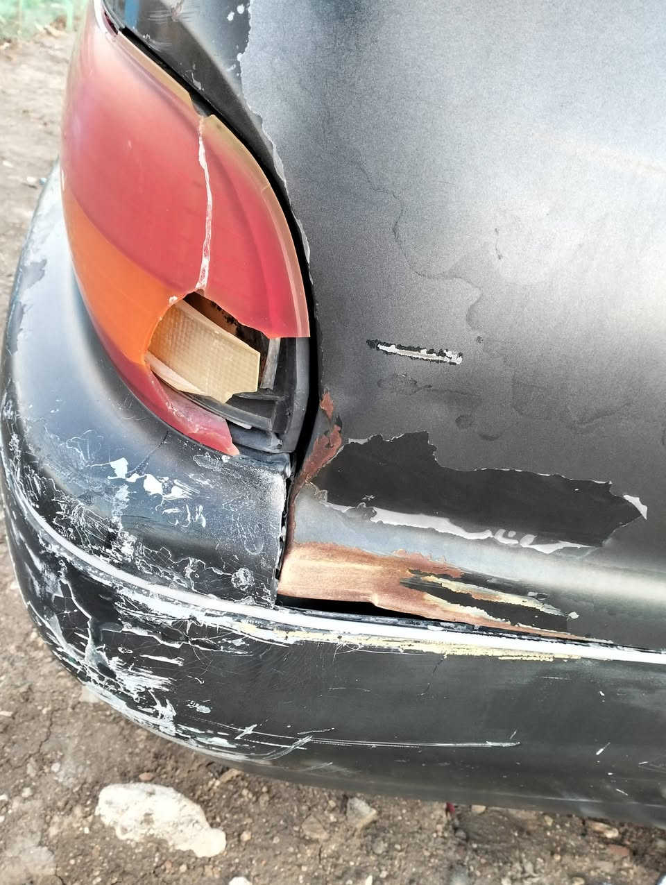 السلام عليكم ورحمة الله بطة للبيع موديل 1991 مكفولة من الگصة بيهة ضربة فقط بهذه  الموضح بل صورة اذا شراي اتصل علة الرقم ***********
