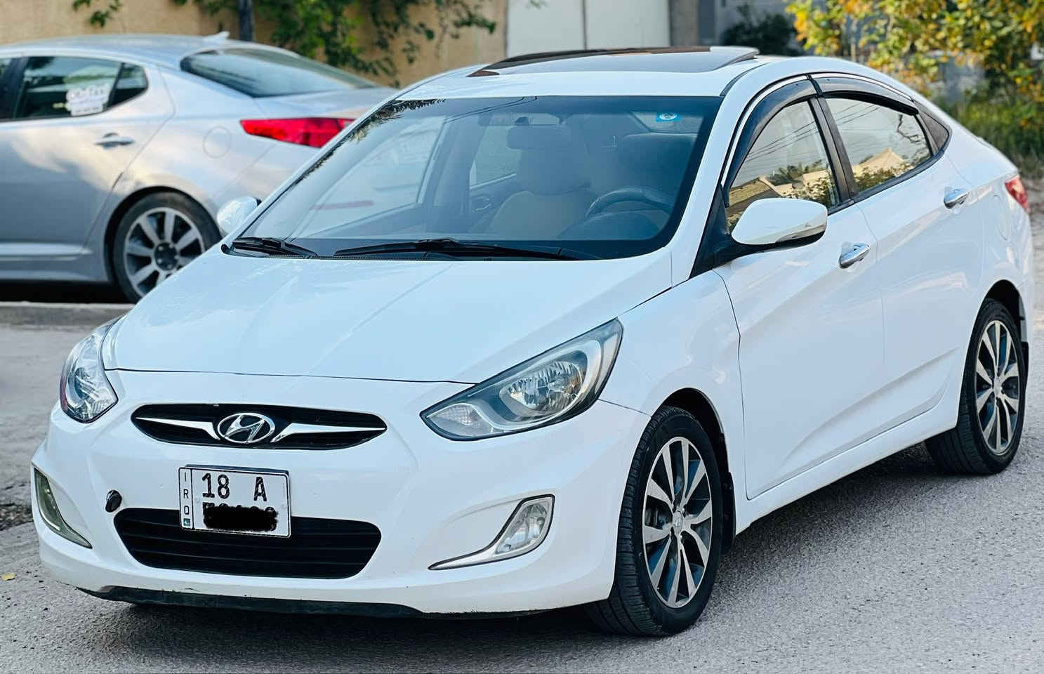 اكسنت 2014 وارد خليجي السياره فول مواصفات فتحه شاشه كامره حساسات خلفيه ويل كب كروم  بيها صبغ جاملغ وبنيد بدون دواخل السياره جاهزه من كلشي مابيها اي نقص مكينه 1600 دوش رقم السياره بابل دولي بأسمي مكان السياره حله حي المهندسين السعر 100 وبيها مجال للشراي للاتصال ***********
