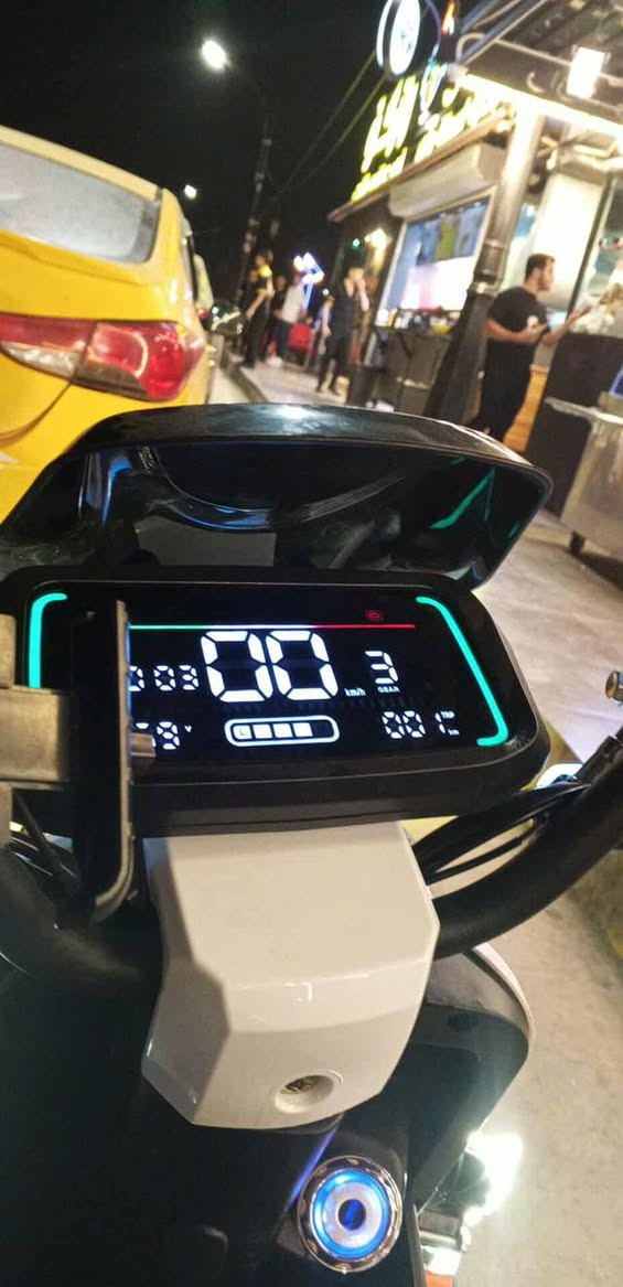 دراجة شحن h900  
2025
شركة his
5 باتري 
بصمتين يد وسويج 
بريك هيدروليك 
صندوق خزن 
انارة زينون مع بومات عمل شركة 
السعر 550 
***********
قرية شميط
