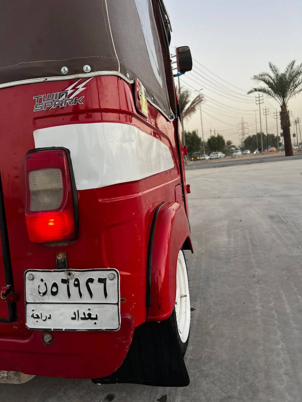 سلام عليكم تك تك موديل 2022 شهر 11 كنر (مضلع) بيها شبر بصفحه وشبر بلغد محرك خير من الله شلعه اشك الكاع تجي وشوف بعينك ماناقصها برغي تأخذها كبل لشارع متخسر عليها ولا ربع سنويه باسم راعيها وراعيها موجود ثاني يوم يداور السعر ب8800 وبيها مجال حك الجية وبخدمتكم

***********
