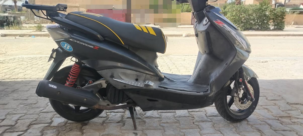 🚴‍♂️ للبيع دراجة سكنس  موديل٢٠٠٥ 🚴‍♂️
✨ الحالة: نظافة ٧٥%
⚙️ المكينة: ممفتوح 
🔧 الحالة العامة: شغالة شرط، شلعة ومعدلة
🛞 الكفرات: بلادي 
💡 كهربأئيات كلة شغال 
📍 الموقع: المحمودية
💰 السعر: ٥٠٠ قابل للنقاش
📞 للتواصل: ***********
***********
