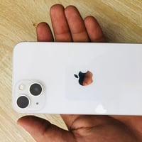 ١٢٨ جيجا • بطارية ٨٨٪ • كامل ملحقات