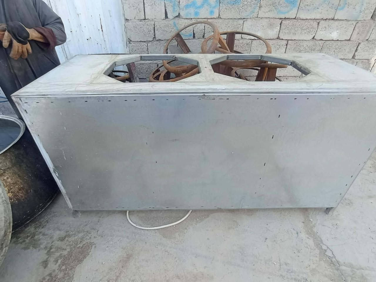 السلام عليكم هاي بوجه مال مطاعم اانواع الاكل للبيع المكان النجف الاشرف السعر 400وبيه  مجال الاتصال ***********
