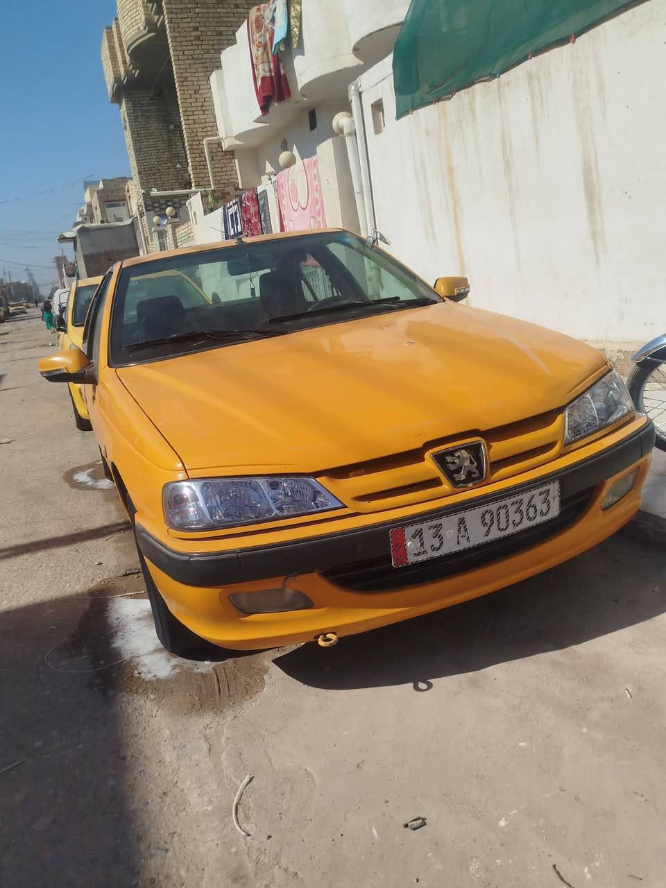 السلام عليكم بيجو بارص 2018 للبيع لسياره كفاله كير ومكينه جديده حداديه تخم تاير سنويه ل30 مكفوله ما عده طخات بسيطه  السعر 65 وبيه مجال الاتصال ع الرقم ***********
