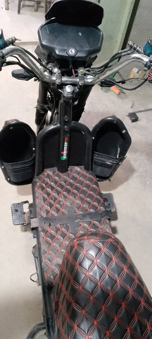 السلام عليكم دراجه شحن جبلي موديل 2024كله شغال بطاريات عل فحص 5بطاريات جهاز انذار مانع سرقه فول مواصفات نوع اخوين مكان جولان السعر 450بي مجال بصيط اتصال ***********.  ***********
