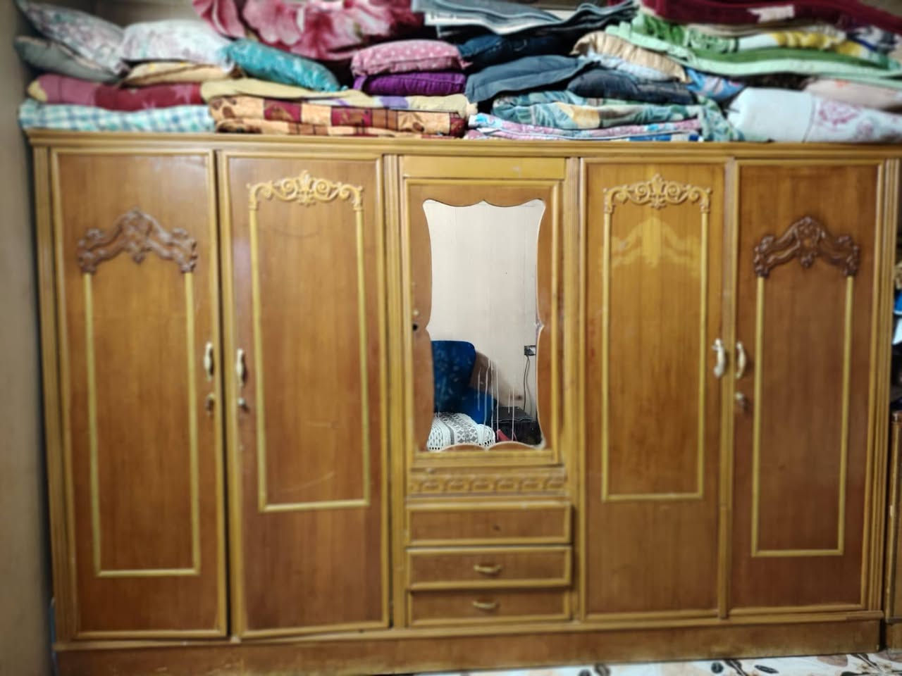 سلام عليكم عندي كنتور للبيع صاج 5 أبواب و 3 جرارات و مرايا صارله عندي 3 سنين كلشي مابي سعره 250 المكان البلديات دور العمال


**إذا كنت صاحب هذا الإعلان وتريد حذفه لأي سبب، رجاءا أرسل رسالة إلى الدعم الفني**