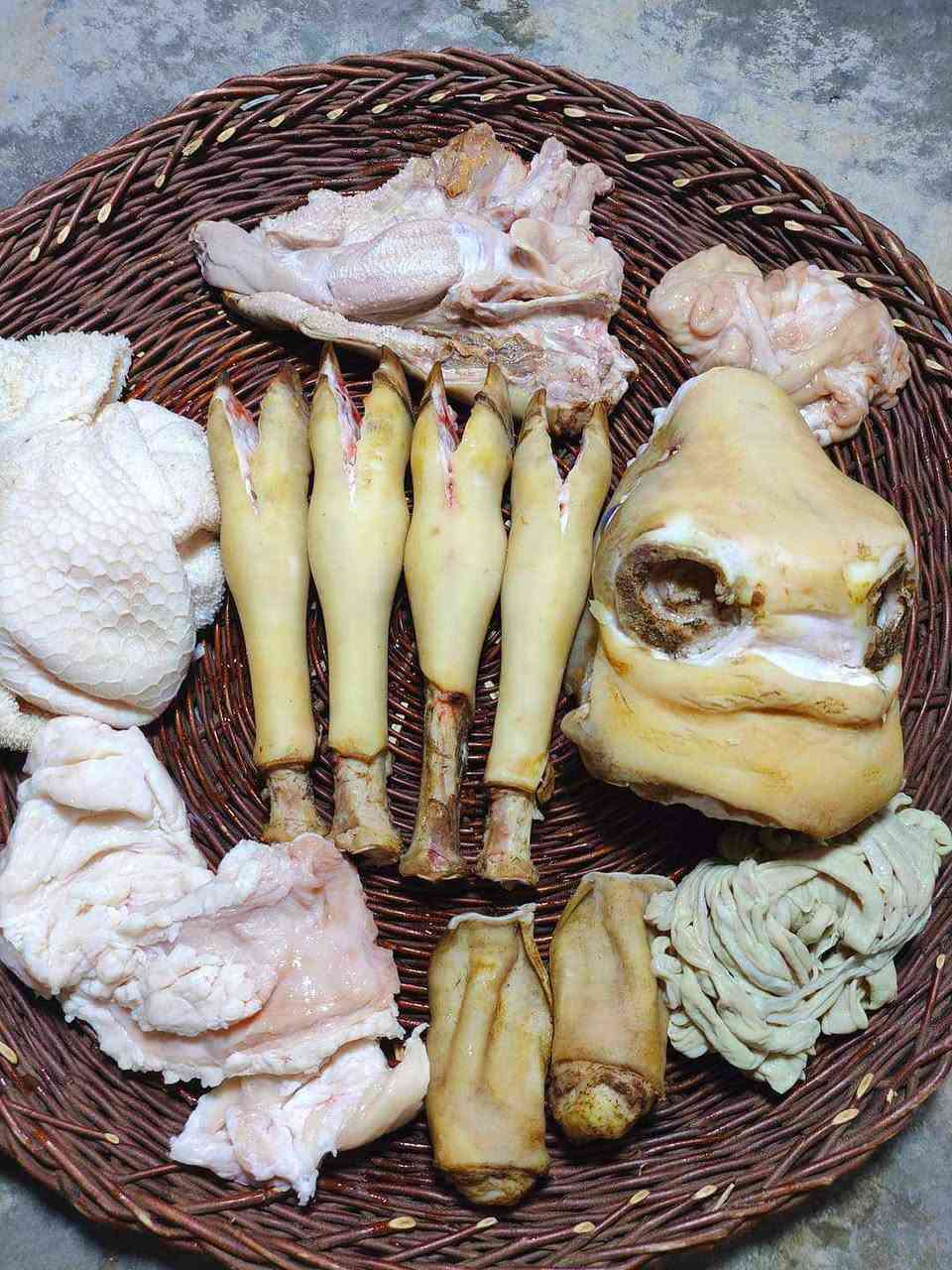 سه ر و بيي شا ز بؤ نا و مه نجه ل ***********
١٠ هه زا ر سه ر و بيي كؤ لك به ر ده سته السليمانية, العراق
