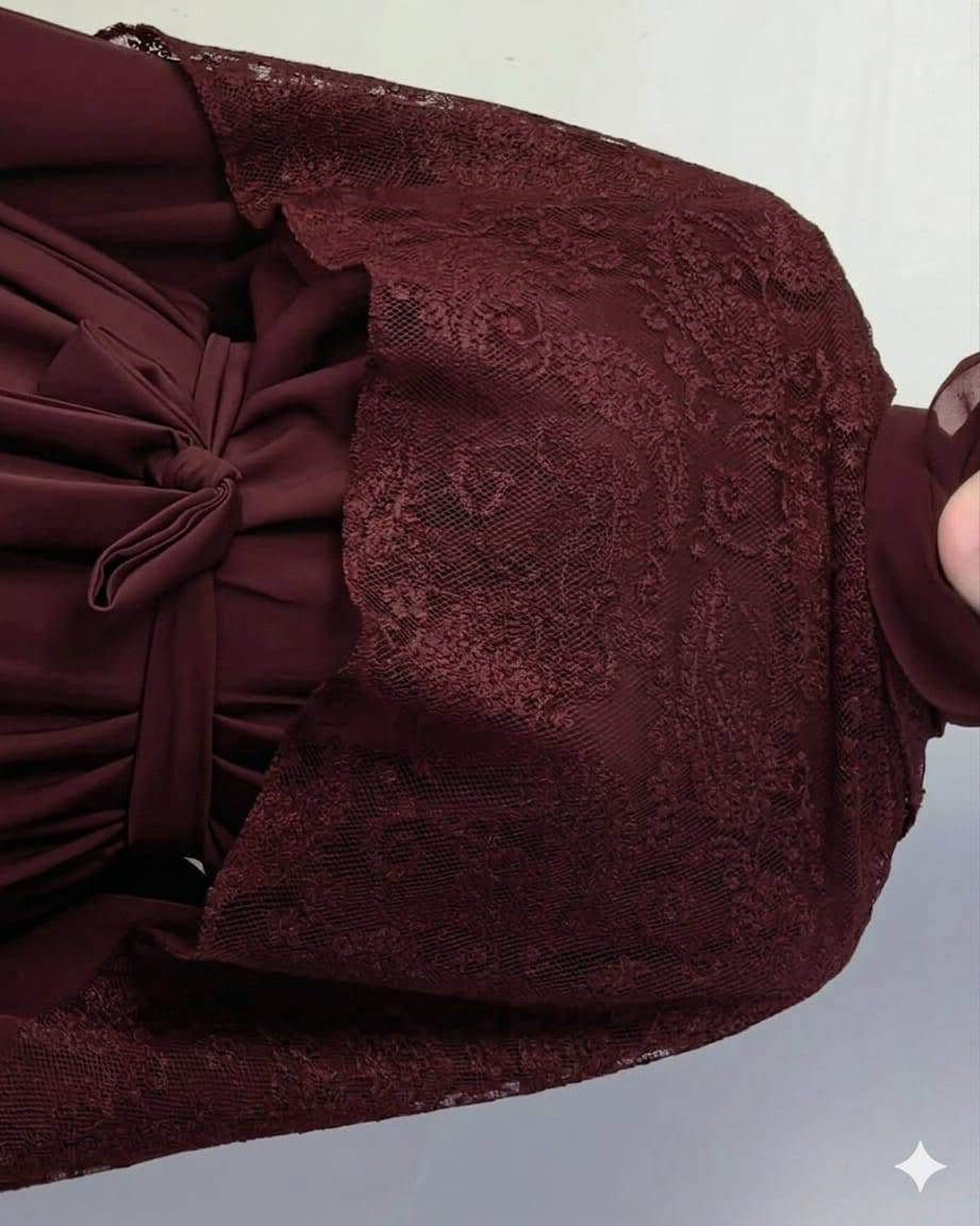 *فخامه الحضور وعراقه التصميم*  ✨عباءة الملكيه 👸

لكل امراه تبحث عن حضور يجمع  بين الهيبه والاناقه نقدم لك القطعه الفريده التي صممت لتكوني نجمه المناسبه 

عباءه باربي اجنبي تقيل مكفووول صيفي بارد مع دانتيل اجنبي لاطلاله ملكيه تخطف الانظار  يلتف الدانتيل الراقي على الاكتاف كالكاب الراقي ويمتد بلمسه انثويه على الاكمام 
قصه واسعه(a-line) منسابه تصميم فضفاض ومريح 

بعده الوان الاناقه 
*اسود ..بني ...خمري... زيتي...بيج*

قياسات *m.l.xl.xxl*

من سايز 38حتى 46 
شحن وتوصيل بعد ١٥ يوم انشاء الله


**إذا كنت صاحب هذا الإعلان وتريد حذفه لأي سبب، رجاءا أرسل رسالة إلى الدعم الفني**