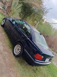 Bmw E36 1994 للبيع أو مراوس بيه نواقص الڤان عاطل  حدادية الخلفية جديده...