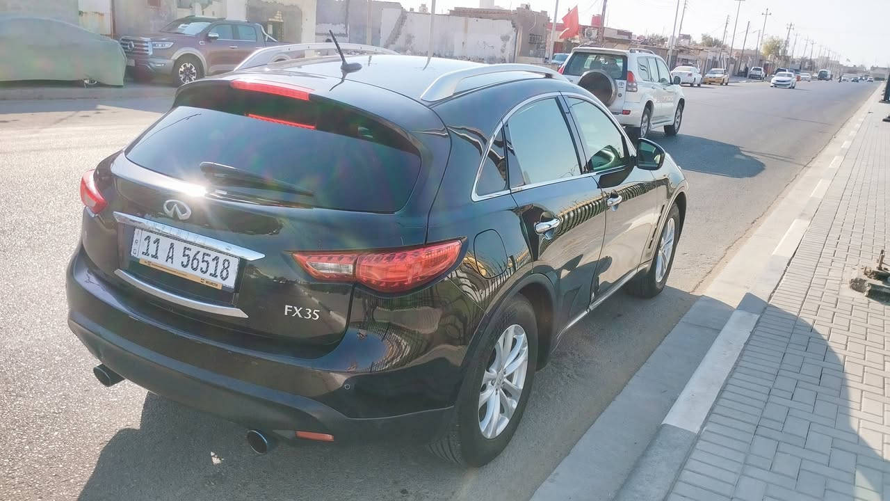 سلام عليكم 
انفنيتي 37fx موديل 13 
السيارة رقم بغداد مشروع وطني باسمي 
السيارة بالبصرة المعقل 
جاهزه من من كلشي 
بيه ضربه بالباب العبري مال دراجه 
ومبدل قبق صندوق 
و البارحه طلع صوت بالمحرك 
تمشي طبيعه ماماثره وترايك وين متريد 
تبريد ثلج 
لكن ابيع محرك كايم 
السعر 90$
***********
