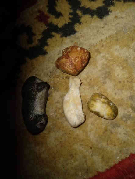 عندي هذني للبيع ماعرف شنو نوع حجر تصل على رقم ***********ناصريه
