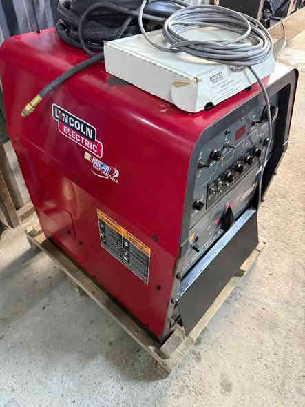 ماكنه لحام نوع لنكولنAC DC الالمنيوم 340امبير 
***********
