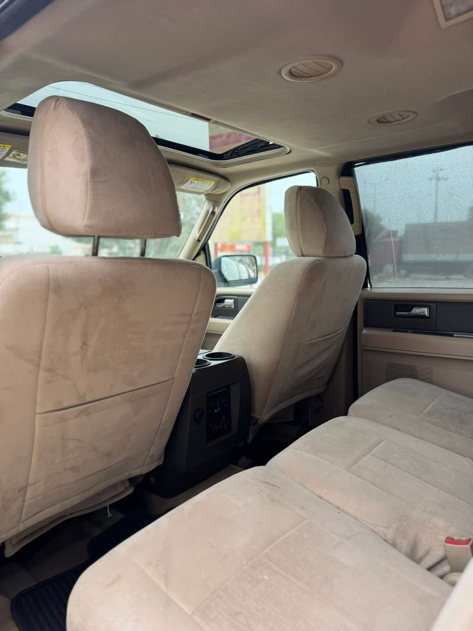 السلام عليكم
فورد اكسبديشن 2011

خليجي شريكه نيڤا 

  رقم شمالي شرط التحويل

مكينه كير مكفول شرط الفحص حجم المكينه ٥٤٠٠ ثمانيه سلندر 

صدر امامي خلفي جديد تبريد تدفئه كله شغال بدون نقص 

 

المواصفات خليجي معروفه فول 

فتحه سقف 

سكليتر كهرباء 

سبعه راكب ثلاث قطع تبريد منفصل 

كشن كهرباء 

داخل بيجي 

شاشه بلادي 

 جامات خلفيه اخيرات كهرباء  

رمز باب

بدون ضربه فقط بس باب سايق ربع صبغ 

وبعد بيها مواصفات 

مكاني ديالى خانقين 

سعر:150$ مجال حك الجيه

***********
