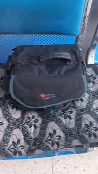 كامرة كانون دي ٧٠٠ نظافة متوسطة عدستان متوفره سعر البيع ٣٥٠ مجال قليل ...