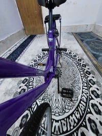 بايسكل بناتي للبيع حجم  26 مابي نقص (اغراضه كامله) نضافته مبينه بل فيد...