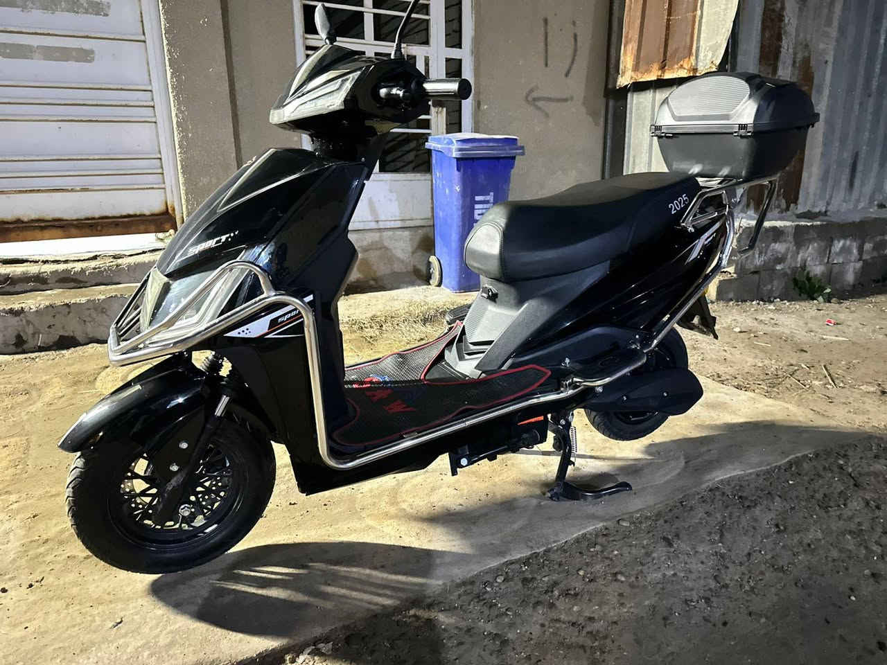 السلام عليكم اخوان 
دراجة شحن للبيع 
6 بطاريات 
السعر 700 وبيه مجال 
المكان بغداد 
رقم الهاتف 
***********
