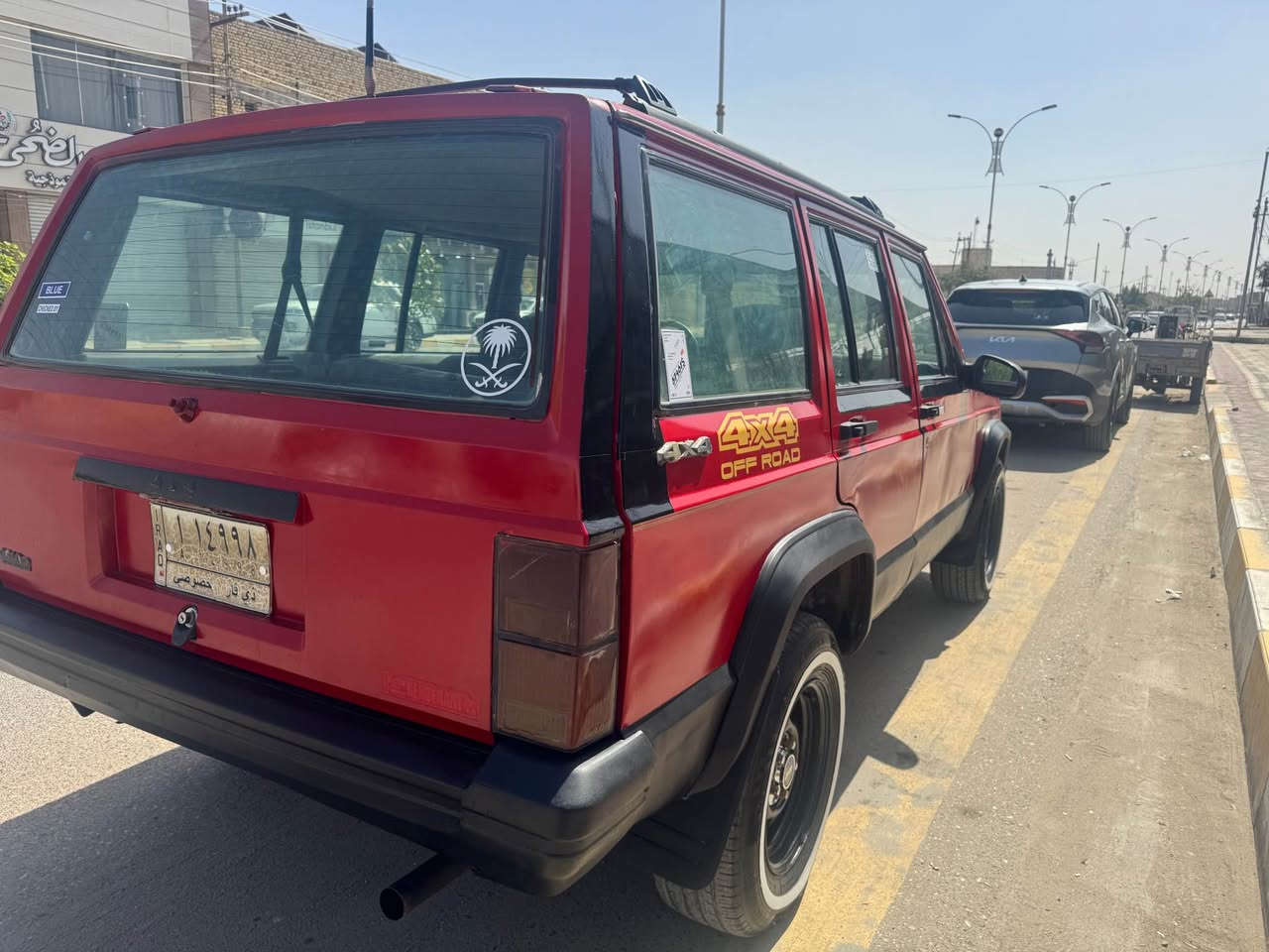 السلام عليكم للبيع جيب شاروكي مديل 91مكينه وكير بلاد 6سلندر اوتماتيك جدد حداديه حلوه دواخل نضيفه كهربايات كلها شغاله تخم تاير مصبوغه عام جماليه مكفوله من الضربه والعيب الشرعي رقم           ذي قار  مشروع وطني مداور ثاني يوم تبريد ما يشتغل السعر 35 وبيه مجال مكاني الناصريه مركز رقمي*********** ناصرية, ذي قار
