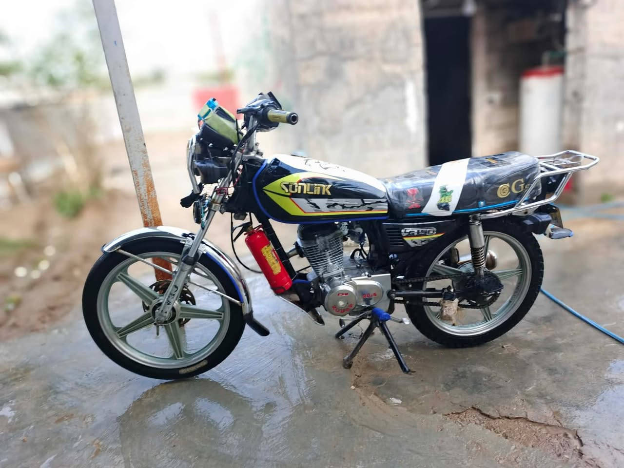 السلام عليكم مكلف بنشر خاص ما متواجد دراجه البيع روبر موديل2015 دراجه مكفوله كفاله عامه من اي عيب اوراق مابيها ومن السرقه مكفوله ***********ستفسار ع رقم صاحبها خاص ما متواجد سعر 350قفل
