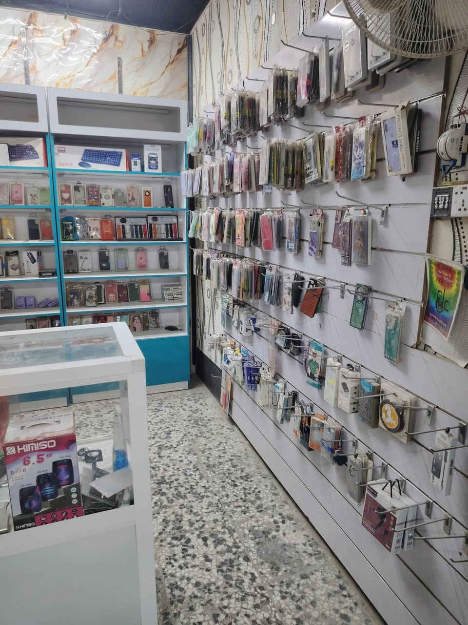 مرحبا السلام عليكم محل موبايلات للبيع مكون من لابتوب العد٣ موصفات عاليه طابعة نوعنيه زينه عده صيانه كامله اتصل***********  اكسسوارات كيبلات شواحن لاواسق
