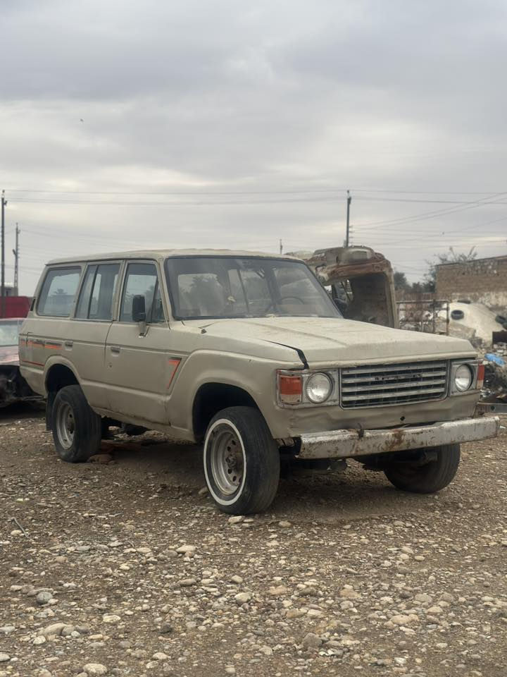 السلام عليكم 
للبيع لاندكروز بدون رقم، محرك بي خيط بخار
السيارة متروكة كوم حديد  السعر  ( مليون ) 
العنوان/ بلدروز  أتصل على الرقم  ***********
