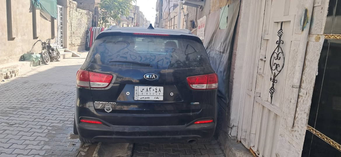 سورنتو ١٨ رقمهه بغداد مكينه ٢٦٠٠ سياره بدون بصمه وفتحه حادثهه سرقه بنيد وباب مبدله  *********** سعرهه ١٦٠ وبيهه مجال
