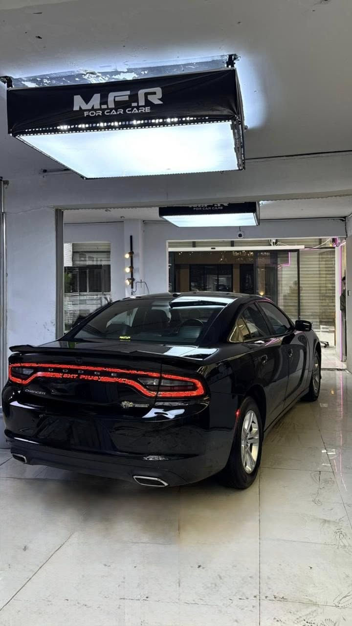 السلام  عليكم فقط الي يدور نضيف وجديد 
حادث السيارة بسيط جداً جداً 
شبرين صبغ بالجاملغ مأشرة بالصور  بدون 
ايرباك بجم كبس 
جارجر sxt بلاس  6 سلندر موديل 2020 فول مواصفات للأخير 
فتحة     
*شفتات 
كشنات  خزن و كهرباء وحار بارد 
ستيرن تدفةة
*كشن حضن
كشنات خزن ميموري
كشن خلفي هيتر 
سستم صوت بلادي  
تبريد قطعتين 
*محدد السرعه
*تشغيل عن بعد
*كامره خلفيه 
** حساسات خلفيه
*شاشه كار بلي
*دخول ذكي بصمه 
تشغيل عن بعد 
رادار جانبي
السيارة رقم بغداد تحويل ثاني يوم

السعر 238 وبيها مجال بسيط جداً 
للاستفسار اكثر ***********
مكاني بغداد الدورة
