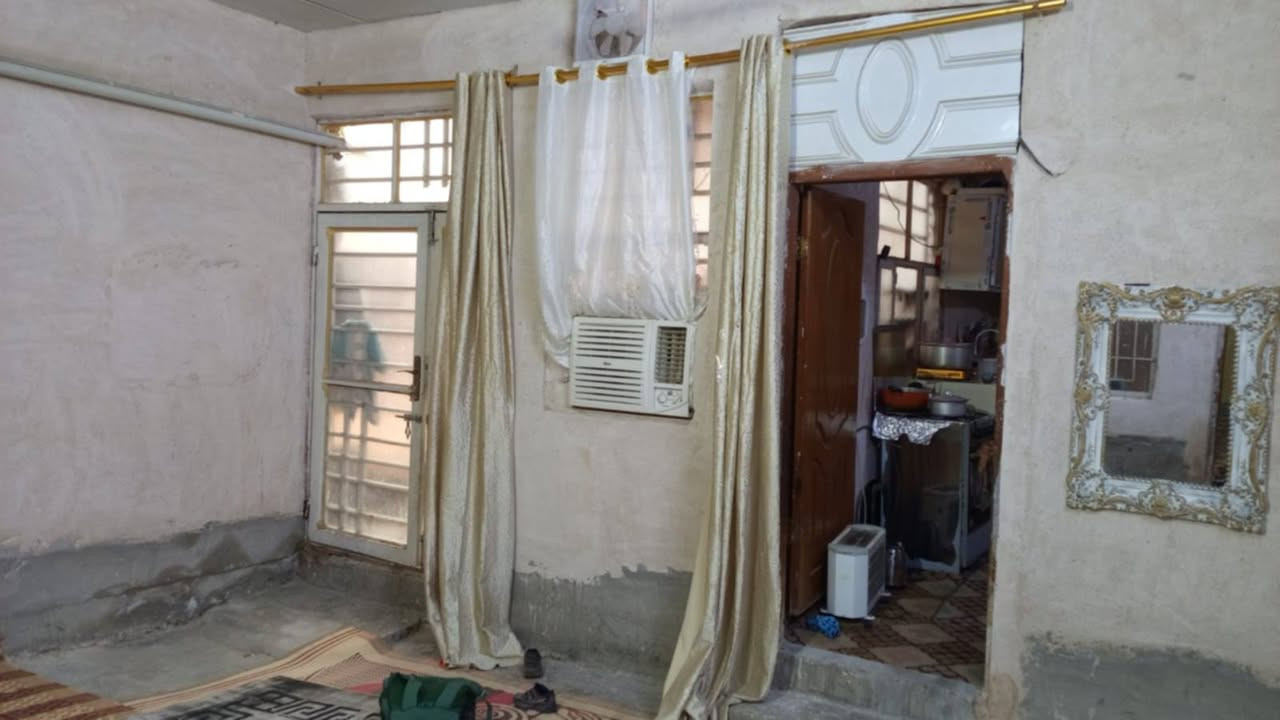 دار للبيع طابو صرف السعر 20 مليون وبي مجال 
قرب خان الوقف
 يرهم مراوس حسب القناعه مساحه البيت 111متر
للاستفسار الاتصال على الرقم او راسل واتساب  ***********
