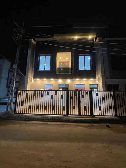 السلام وعليكم 
🔷مكتب البركة الهندسي للعقار والمقاولات العامة يوجد لدينا مساحات اكبر واصغر داخل الصفحة جميع العروض (50_75_100_150…….) في عموم حي الجهاد للاستفسار 
حسن 
***********
عباس
***********

🔹
مشتملات مساحة 50 متر 
الركن : واجهة 8 نزال 6.50 يحتوي مدخلين 
مجاورات الركن : واجهة 4 نزال 12.50 
🔹🔷 

🔹عنوان : حي الجهاد ديوان المخابرات قرب  جامع محمد رسول الله بظهر الاربع شوارع 

🔷🔷 البيت فول الفول بناء درجة اولى 
🔷🔷يحتوي المشتمل على 
الطابق الارضي :مدخل +صالة +مطبخ +حمام +منور 
الطابق الاول :غرفتين + حمام + بلكونة 
الطابق الثاني: غرفة + صطح 

🔷🔹 السعر 165 مليون وبي مجال 

للاستفسار 
حسن 
***********
عباس
***********
