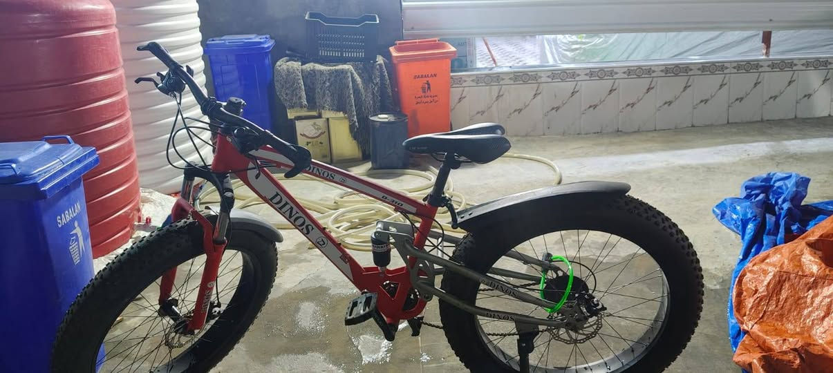 سلام عليكم بايسكل جديد ما مستخدم نهائي بايسكل رياضي عنواني البصرة سعره 190 بي مجال بسيط لتواصل ***********
