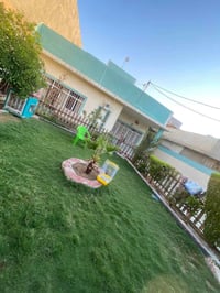 بسم الله للبيع بيت طابقين طابو 300 متر بناء طابوق نضيف على شارع الكوست...