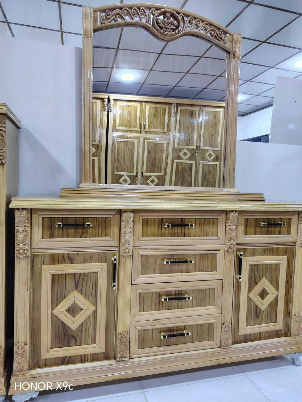 السلام عليكم
تم وصول غرفه ست ابواب طابقين
 الخارج صاج 5 ملم الداخل صاج 4 ملم
توج والنقوش كلها تكون زان مصري
اما الحشوه الداخل كلها تكون كلها لوح جديد
بالاضافه الى  نقل وشد مجاني الى جميع المحافظات
 للاستفسار الاتصال على الرقم ***********
