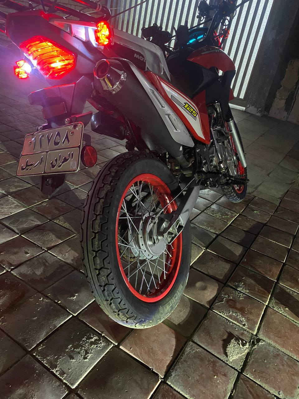 قفاز لونسين جديد ما صارلي فتره من منزلها نظيفه ما بيها اي نقص شوفه عينك وحته تايرات ياباني بدلت الها
مكان بغداد 
***********
