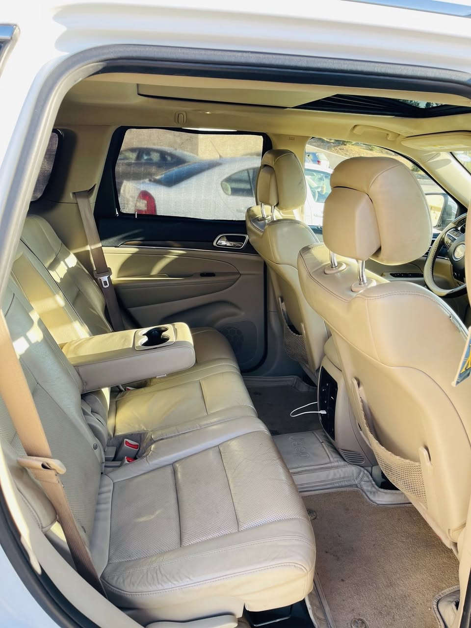 جيب لاريدو موديل 2017 مواسفات لمتيد  بدون صبوغ 124ماشي سيارة  رةقم و سنوية جديد  رةقم تليفون 📞 *********** مكان سليمانية
