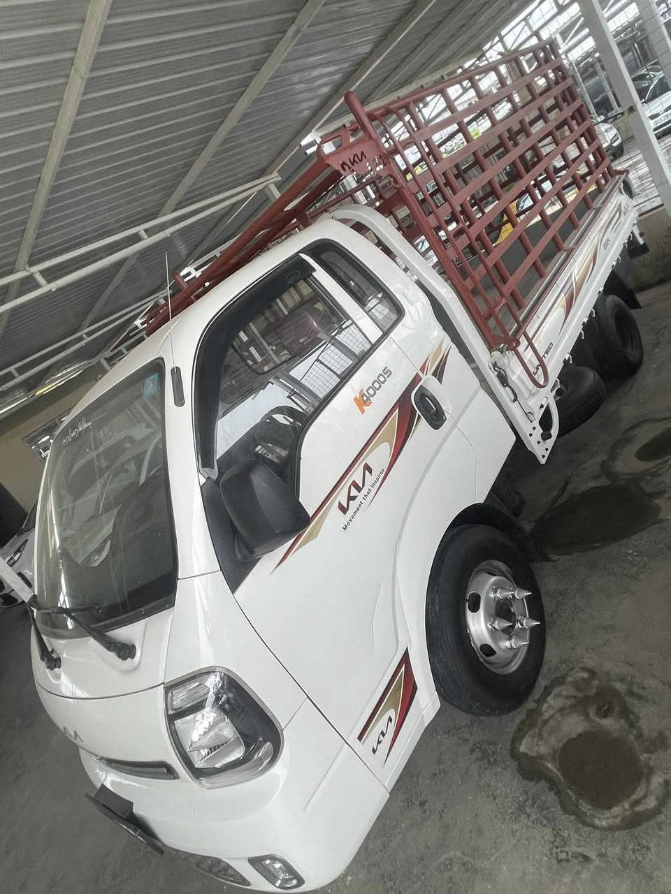 كيا فحل محرك 4000لمفتوح. موديل. 2024بغداد مشروع وطني. ماشيه 44لف مكفوله من صبغ. شخط بسيط. باب سايق واضح بصوره باقي سياره كفاله عامه. 
سعر 
٢٠٠$
عنوان بغداد ناحيه الرشيد. 

‭٠٧٨٧ ١٣٧ ٧٣٩٧‬
