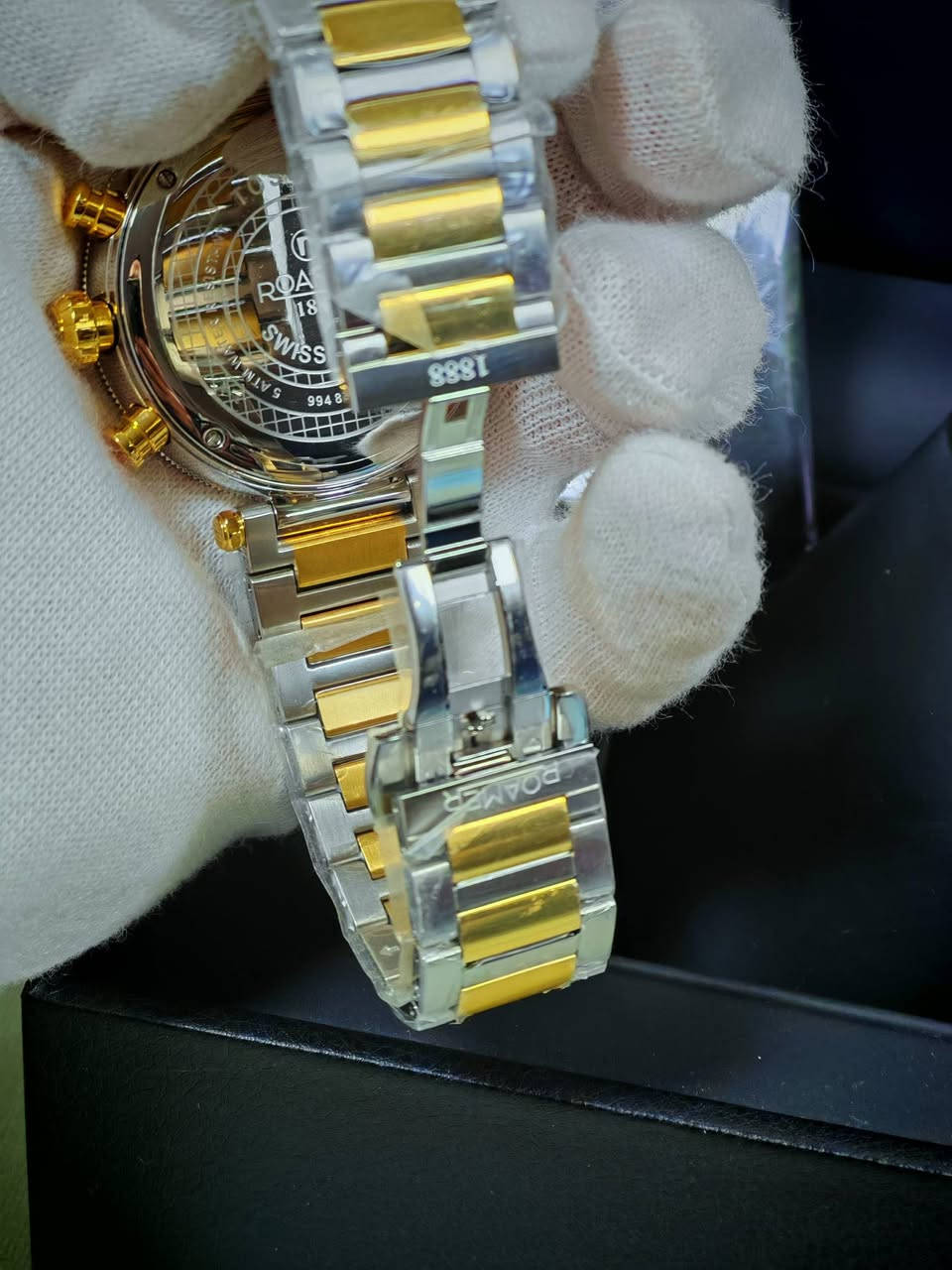 توفرت لدينا الفخامه والتاريخ السويسري رومر توسكانا المفعه بالجمال والاناقه والتميز الساعه كرونكراف بطاريه بقطر 43 وقفل فراشه وجام زفير وارقام وعقارب لامينوس 
ريتيل الساعه يتجاوز ال700 دولار 
تاتي كامل المرفقات مع الظمان سنتان 
على الراغبين بالشراء التواصل على الماسنجر 
الحسيني للساعات الاصليه


**إذا كنت صاحب هذا الإعلان وتريد حذفه لأي سبب، رجاءا أرسل رسالة إلى الدعم الفني**