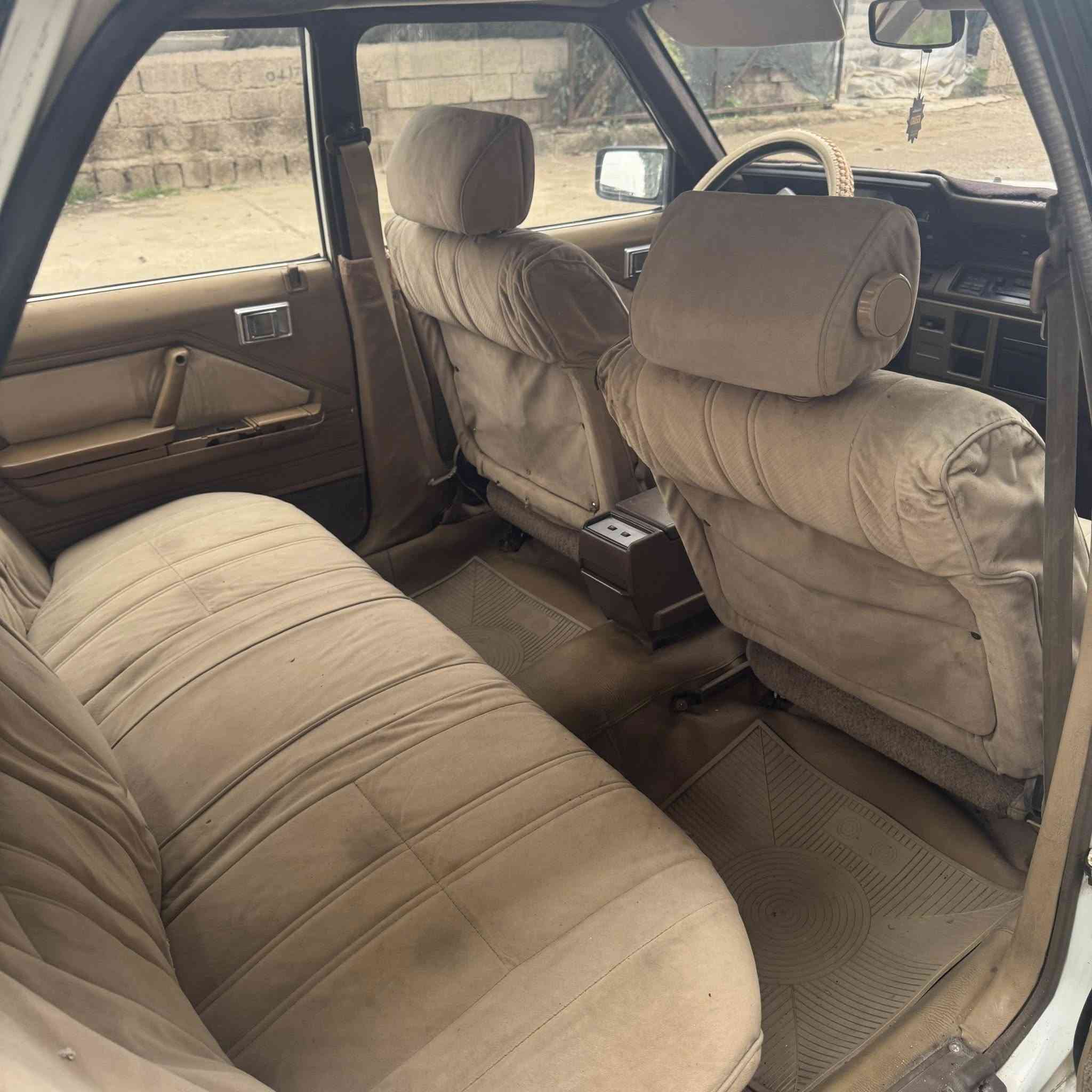 للبيع سوبر 1984 كير محرك بلادي لاصرف ولانفخ رقم بغداد دولي باسمي  سنوية جديدة 2030 هزه جديد سيارة بدون ضربة وبدون خياس فقط جاملغ الخلفي للطرفين مصبوغ للجمالية سيارة كهربائيتها كلها شغال سنتر لوك بلادي والجامات كلها شغال كيجات كلها شغال حتى كهربائيات المرايات الجانبية شغال غرفتها ع وضع الشركة بس التبريد مو شغال  مكاني كركوك  

***********
