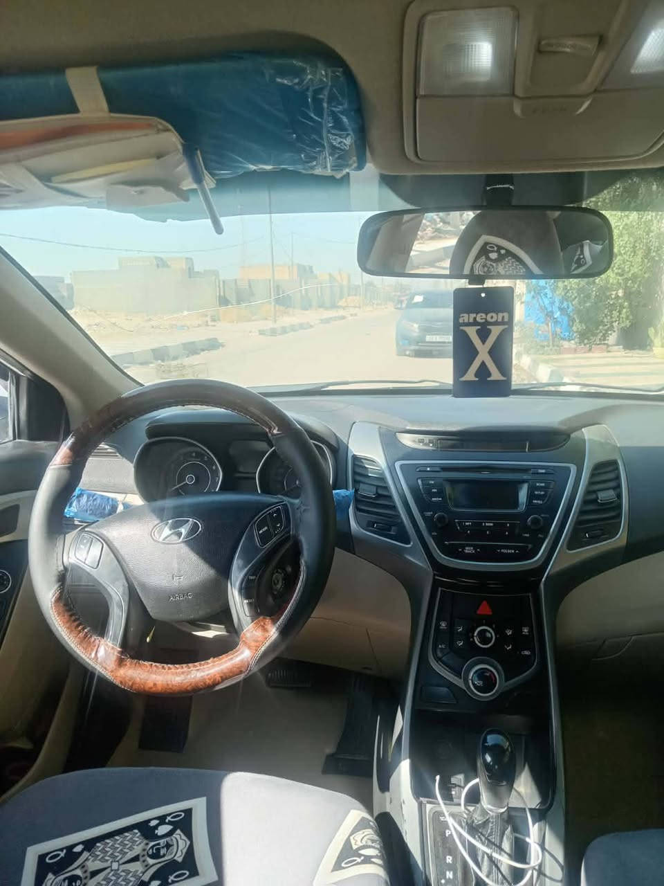 السلام عليكم النترا 2015 خليجي بيه بيبان ثنين مرشوشات بدون فتح من الخارج. محرك 1600 دوش. جاهزه من كلشي سياره بسمي. مداور ثاني يوم. وطخه بلدوسه.  حداديه تخم تاير. عنوان ناصريه سكك. ‏‪***********‬‏
