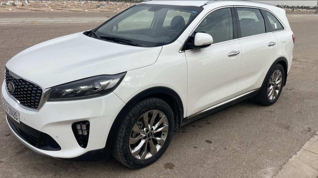 سلام عليكم للبيع سورنتو 2020 قادسيه بسمي سنويه جديده مكفوله من الضربه بيها بارد بسيط بالباب فقط 
للمعرفه السعر وباقي التفاصيل الاتصال ***********
