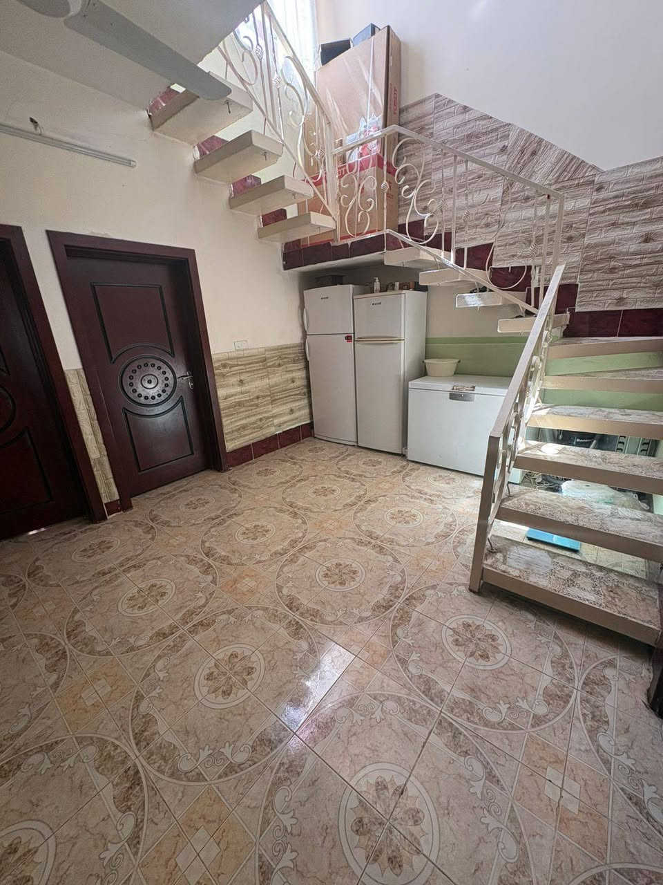 بيت للبيع
المساحه 140 طابق واحد طاپو 
الموقع  حي رمضان
محتويات البيت : استقبل - مطبخ _ صاله داخليه - غرفتين نوم- حمام داخلي - صحيات داخلي وخارجي - كراج

للاستفسار خاص او اتصل ***********
