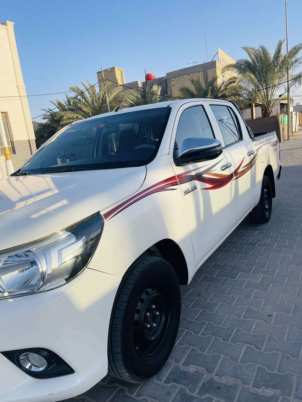 السلام عليكم هايلوكس 2022 اماراتي رقم مثنى 
السيارة بيها فقط البنيد بدون عابر لا لغد ولا بدنة ولا شاصي ضربة سطحية بطرف البنيد في الامارات 
نص فول شاشة كامرة 
داخل اسود تبريد قطعة وحدة 
حساس خلفي 
تحكم ستيرن 
بلاجكتورات 
ماشية 135 الف 
بسمي 
السعر 235 وبيها مجال 
***********
