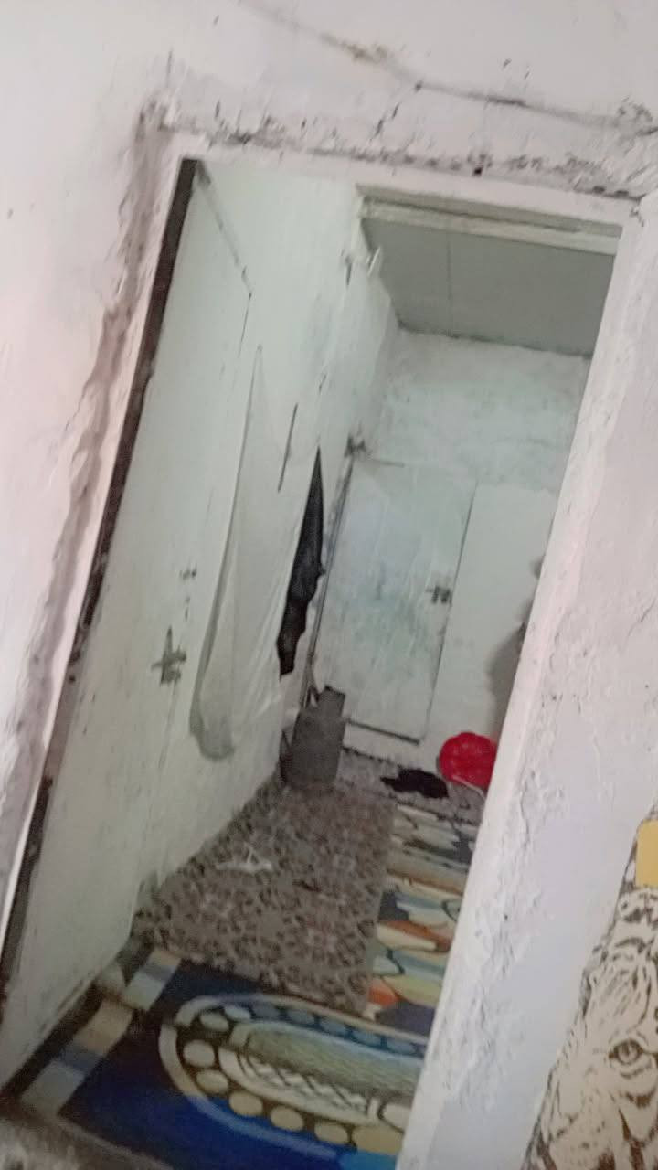 السلام عليكم بيت للبيع بالمحموديه وراء السكه على العماره 13 وبي مجال مساحته 175 رقمف***********
