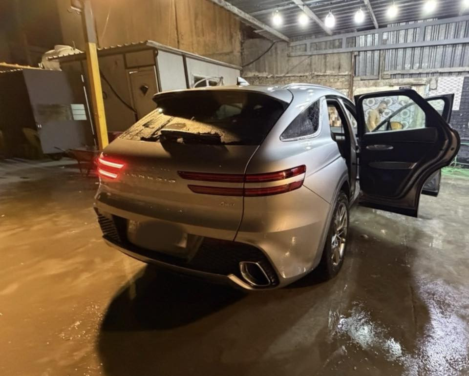 السلام عليكم

#للبيع جنيسيس GV70 

الموديل:2024

الحاله: 3قطع تبديل+ صبغ فقط بابه الصدر وجاملغ وبنيد 

اللوحات:رقم بغداد شبه مميز  

العداد: 25الف كيلو  

المواصفات: 1/1 

داخل جوزي 

بصمه +بصمه أبواب 

تشغيل عن بعد 

كشنات كهرباء 

كشنات حار 

 

سقف كنتاره اسود 

بانوراما 

كير ماوس 

شاحن لاسلكي 

ستيرن كهرباء 

ستيرن تدفئه 

كشن خزن 

يدات ترحيب 

رادار امامي 

رادار خلفي 

نقطه عمياء 

حساسات إماميه خلفيه 

4 كامرات محيطيه 

ويل حجم 19 

لايت زينون 

باقي مواصفات الفول معروفه 

مكان : ميسان  

السعر: 330مع مجال 

الاستفسار على الرقم التالي 

***********
