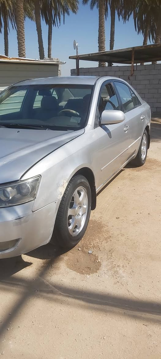 السلام عليكم سياره سوناتا موديل 2006 رقم نجف الماني محرك 2400 جديد گير عادي تبريد حداديه جاهزه المكان النجف الاتصال ***********
