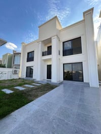 كنجان سيتي • ٣٥٠م • ٥ غرف ماستر