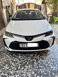 كورلا هايبرد  موديل 2025 ماشيه ٢٦ الف  السعر 157 وبيها مجال بسيط  السي...
